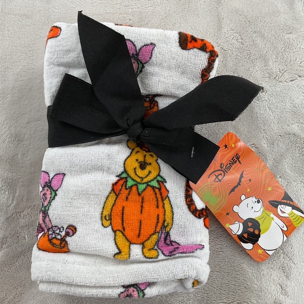 Disney Winnie the Pooh Halloween 2 Pack Hand Towels Pumpkin Tigger Piglet New